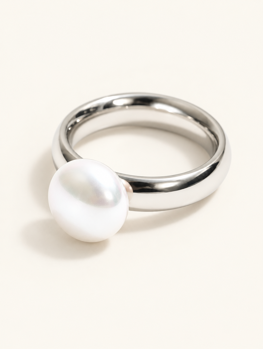 Silver pearl-effect bead ring on a neutral background