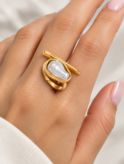Woman wearing a gold baroque pearl wrap ring on her finger